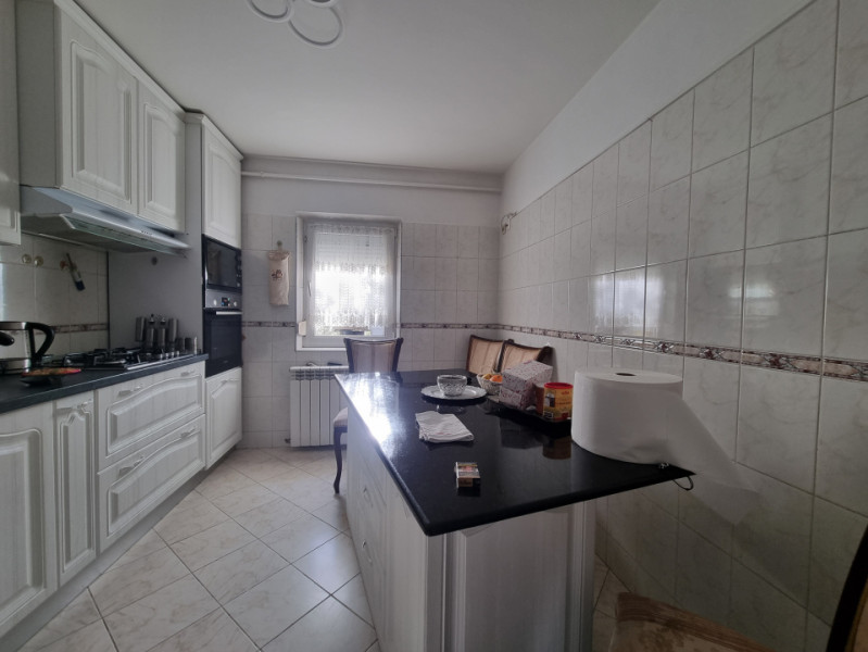 Apartament 4 camere la etajul 1, mobilat-utilat, Zona Parcul Nord