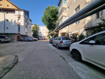 Garsonieră decomandată în bloc de apartamente, Miron Costin-Cremenea 