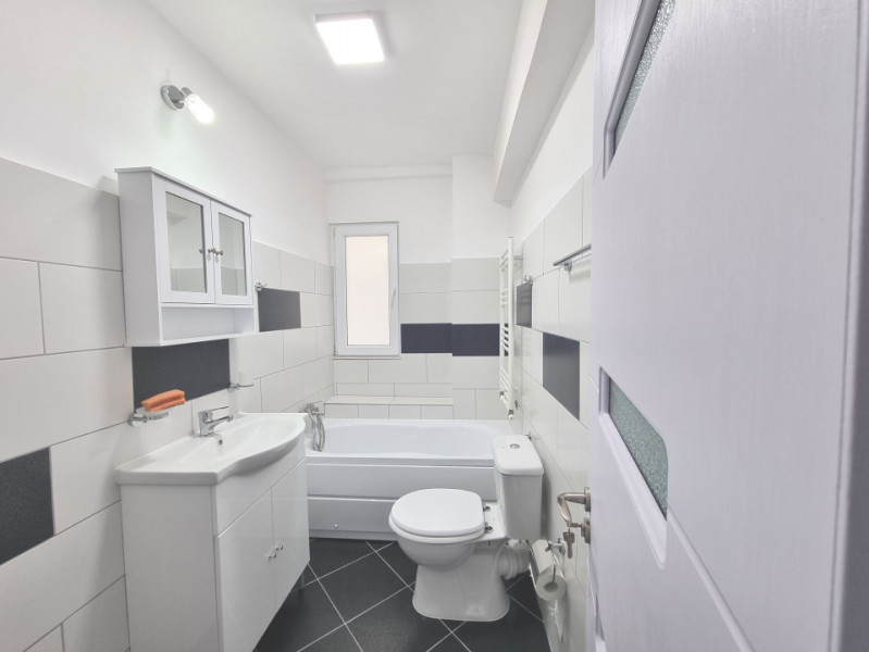 Ultracentral- Prefectură- 3 camere, renovat acum, totul nou, etaj 3