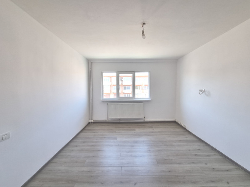 Ultracentral- Prefectură- 3 camere, renovat acum, totul nou, etaj 3