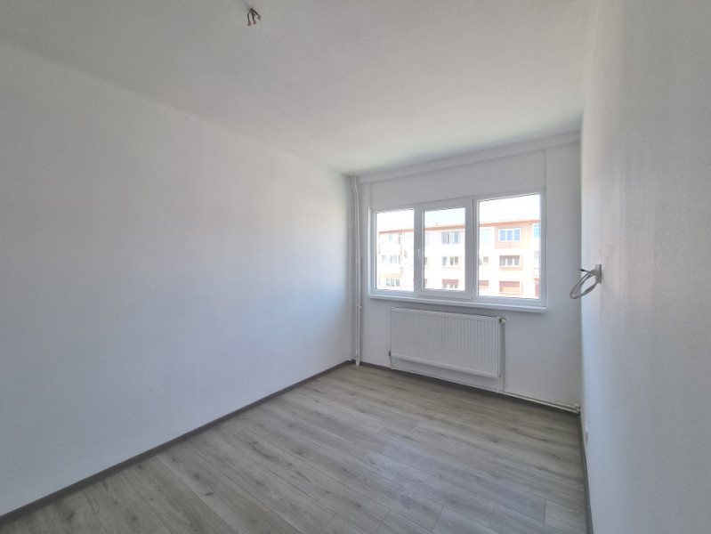 Ultracentral- Prefectură- 3 camere, renovat acum, totul nou, etaj 3