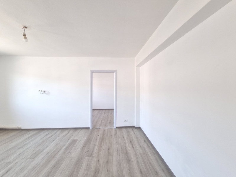 Ultracentral- Prefectură- 3 camere, renovat acum, totul nou, etaj 3