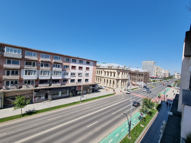 Ultracentral- Prefectură- 3 camere, renovat acum, totul nou, etaj 3