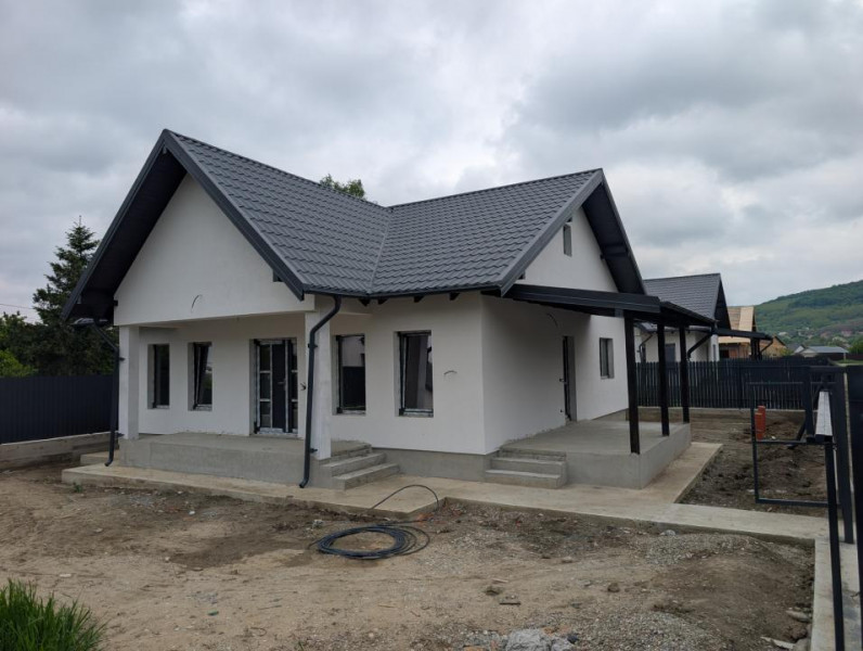 Vând casa la cheie în Hemeius - Parc Dendrologic 