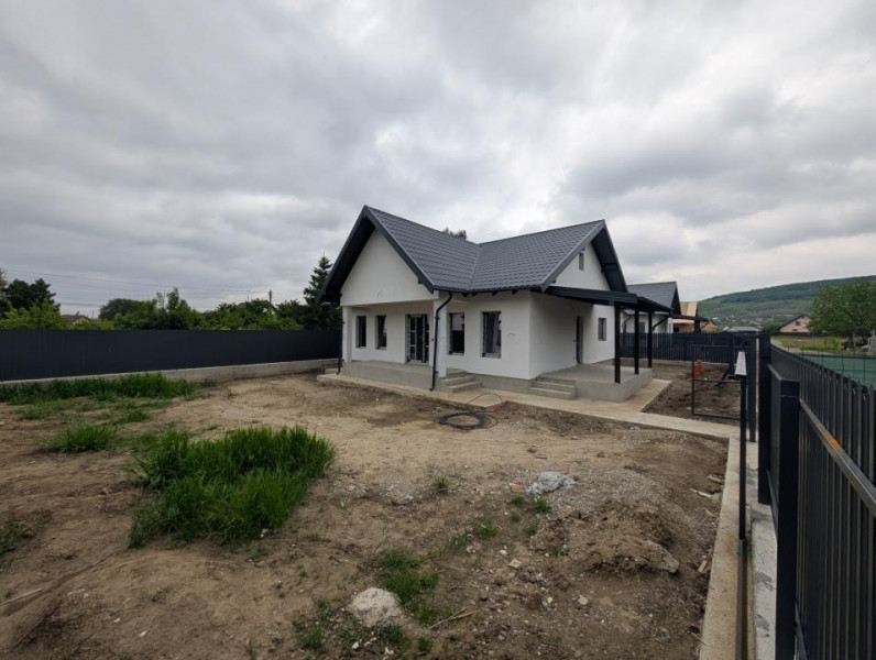 Vând casa la cheie în Hemeius - Parc Dendrologic 