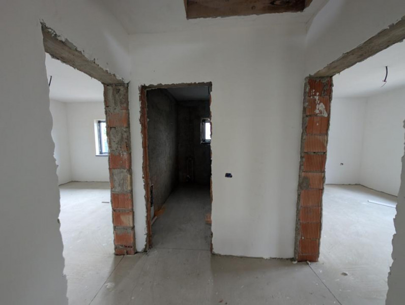 Vând casa la cheie în Hemeius - Parc Dendrologic 