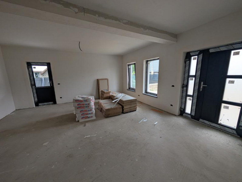 Vând casa la cheie în Hemeius - Parc Dendrologic 