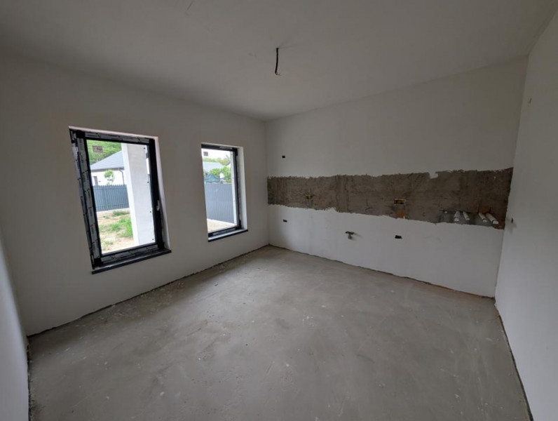 Vând casa la cheie în Hemeius - Parc Dendrologic 