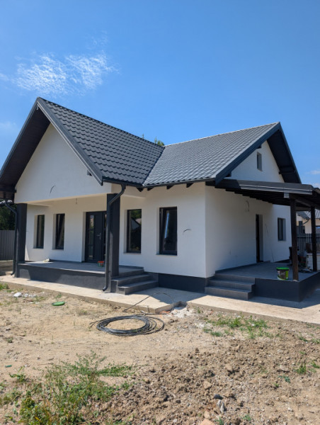 Vând casa la cheie în Hemeius - Parc Dendrologic 