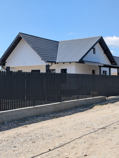Vând casa la cheie în Hemeius - Parc Dendrologic 