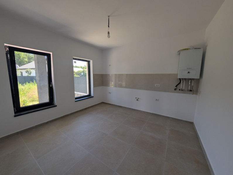 Vând casa la cheie în Hemeius - Parc Dendrologic 