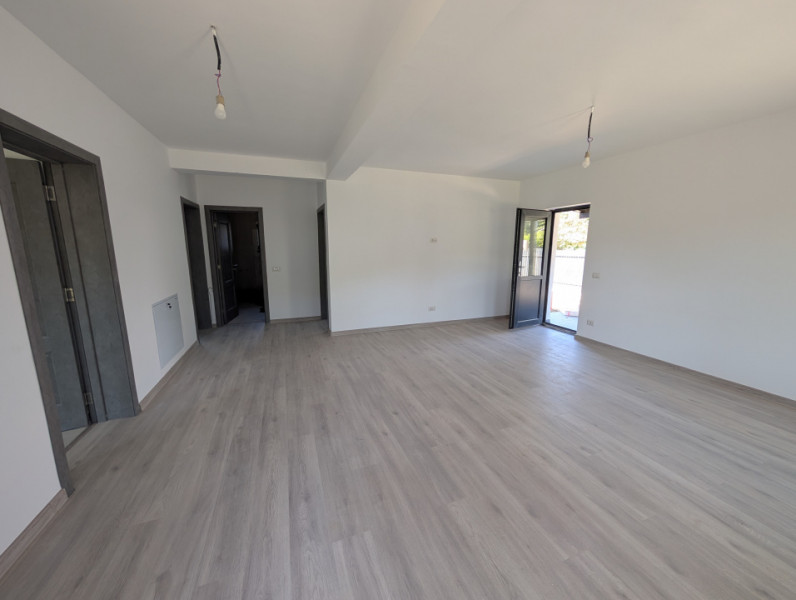 Vând casa la cheie în Hemeius - Parc Dendrologic 