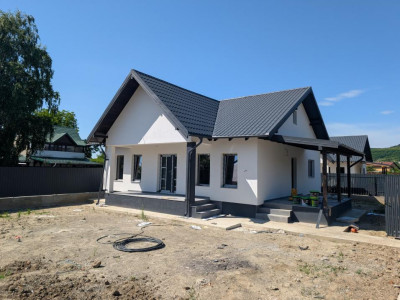 Vând casa la cheie în Hemeius - Parc Dendrologic 