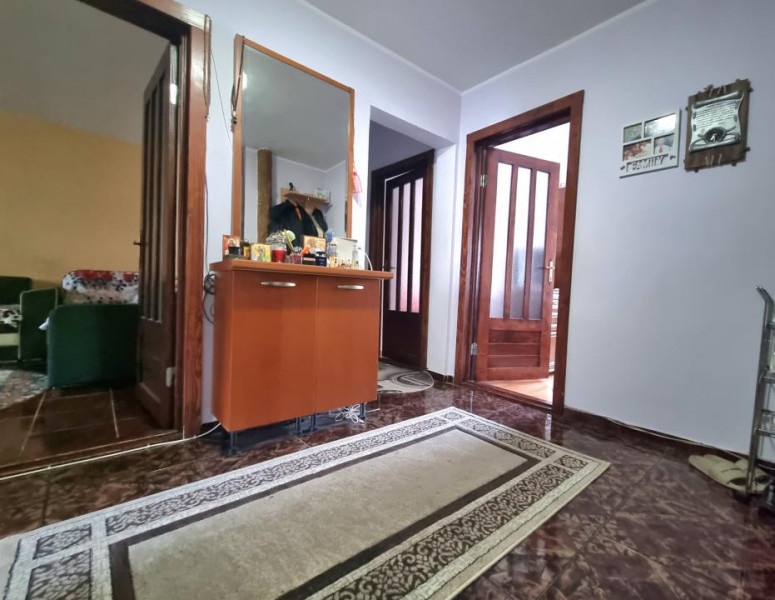 Mioriței, colț cu Banca Națională- Apartament 3 camere decomandate 