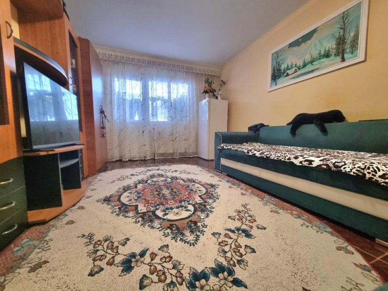 Mioriței, colț cu Banca Națională- Apartament 3 camere decomandate 