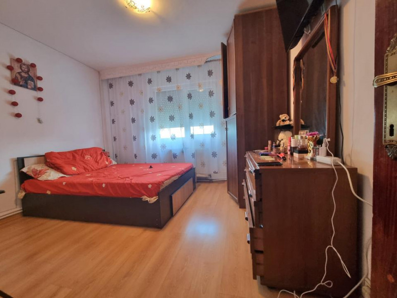 Mioriței, colț cu Banca Națională- Apartament 3 camere decomandate 