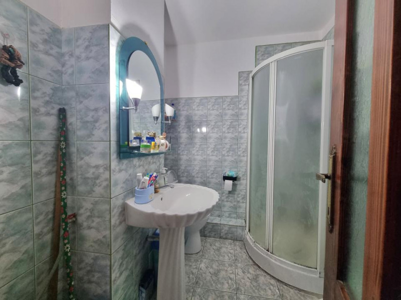 Mioriței, colț cu Banca Națională- Apartament 3 camere decomandate 