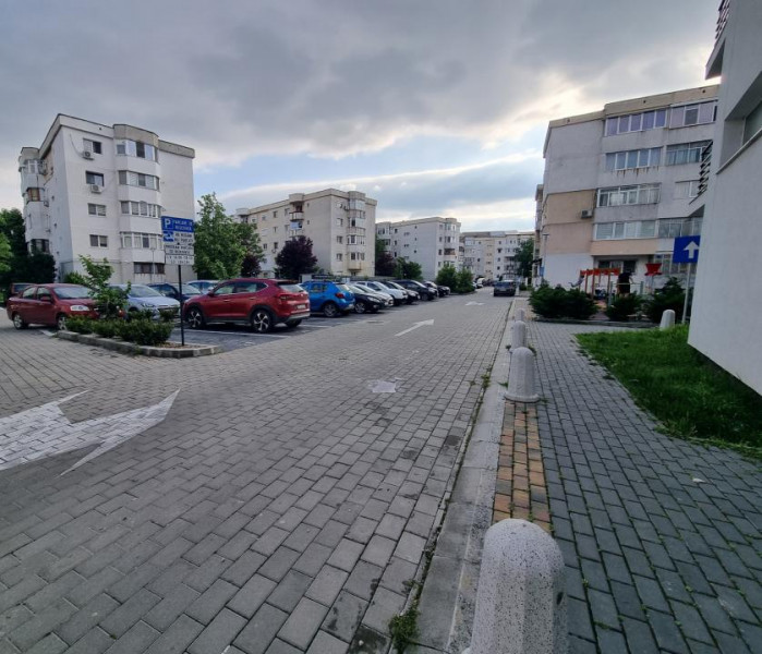 Mioriței, colț cu Banca Națională- Apartament 3 camere decomandate 