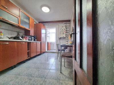 Mioriței, colț cu Banca Națională- Apartament 3 camere decomandate 