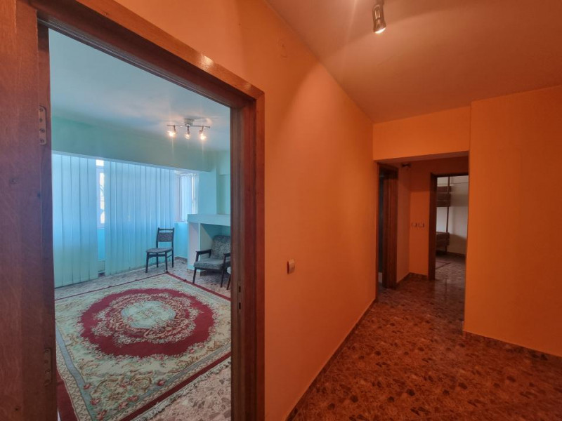 Apartament-spectacol/ 101 mp utili/ living de 54 mp! Unic în Bacău!