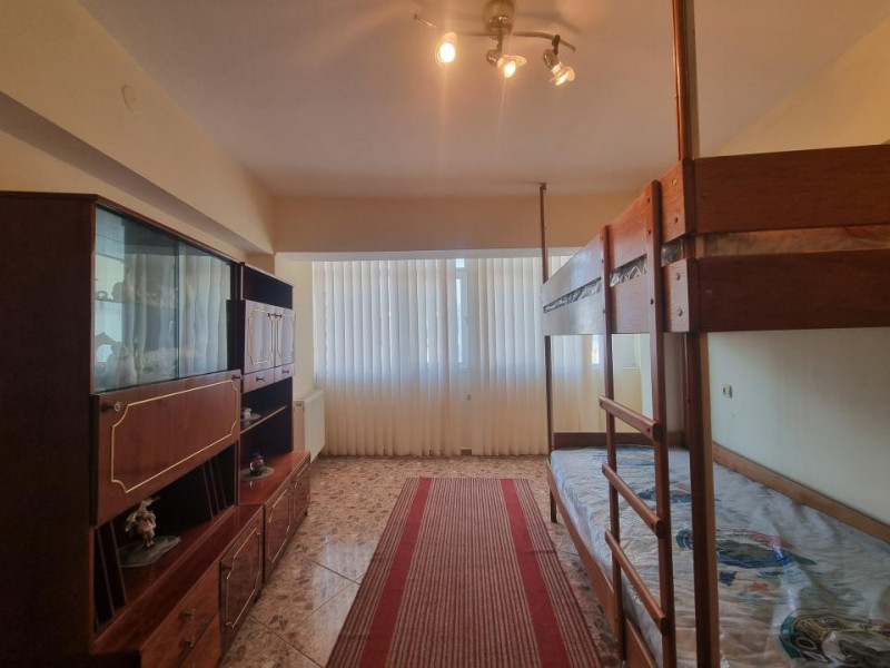Apartament-spectacol/ 101 mp utili/ living de 54 mp! Unic în Bacău!