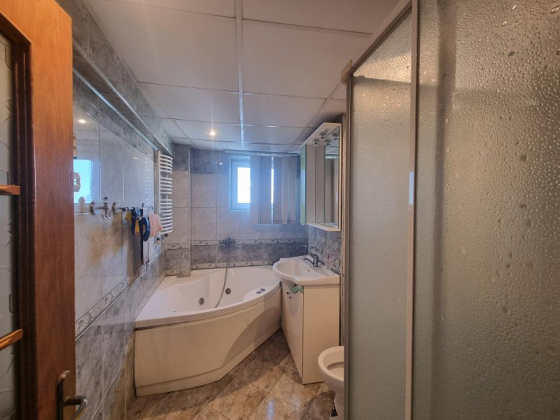 Apartament-spectacol/ 101 mp utili/ living de 54 mp! Unic în Bacău!
