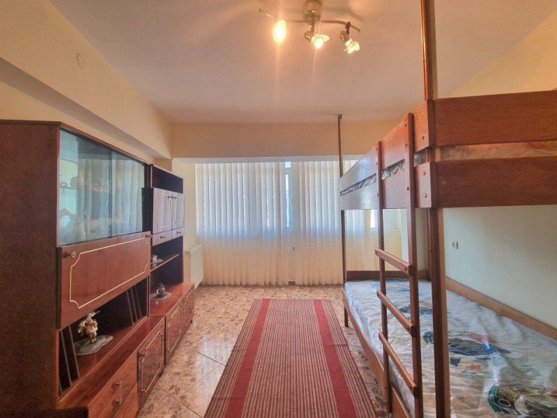 Apartament-spectacol/ 101 mp utili/ living de 54 mp! Unic în Bacău!