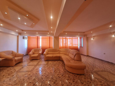 Apartament-spectacol/ 101 mp utili/ living de 54 mp! Unic în Bacău!