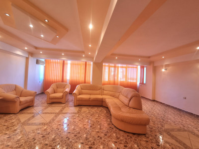 Apartament-spectacol/ 101 mp utili/ living de 54 mp! Unic în Bacău!