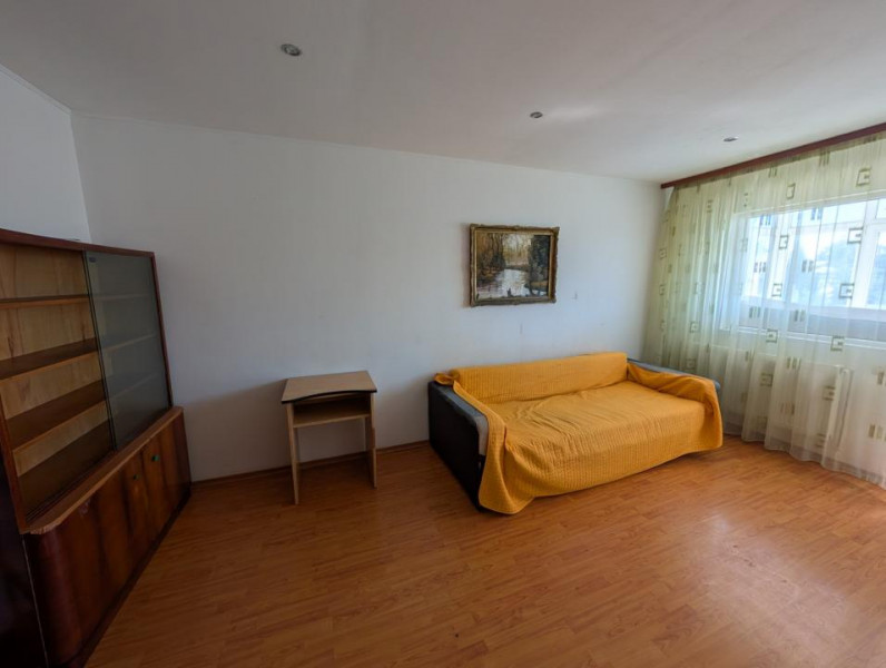 De închiriat 3 camere Piata Sud