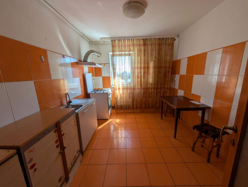 De închiriat 3 camere Piata Sud