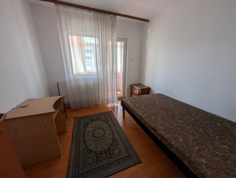 De închiriat 3 camere Piata Sud