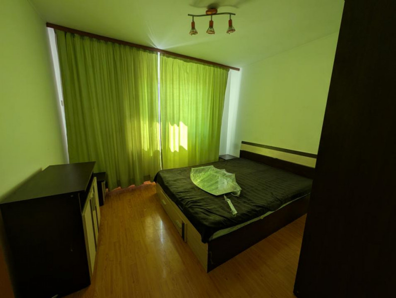 De închiriat 3 camere Piata Sud