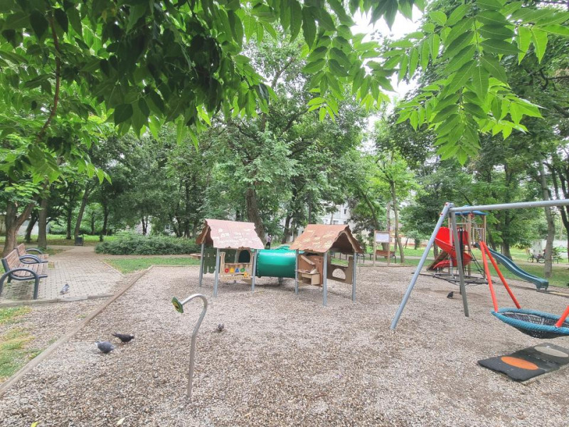 Ultracentral- Apartament 2 camere, etaj 1, liber, cu parc lângă bloc