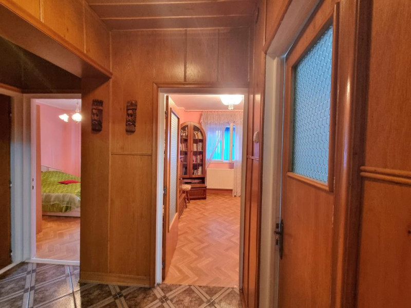Alexandru cel Bun- Insula de Agrement- 3 camere decomandate, etaj 2