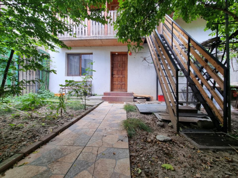 Garsonieră la casă- curte proprie- intrare separată- Martir Horia 