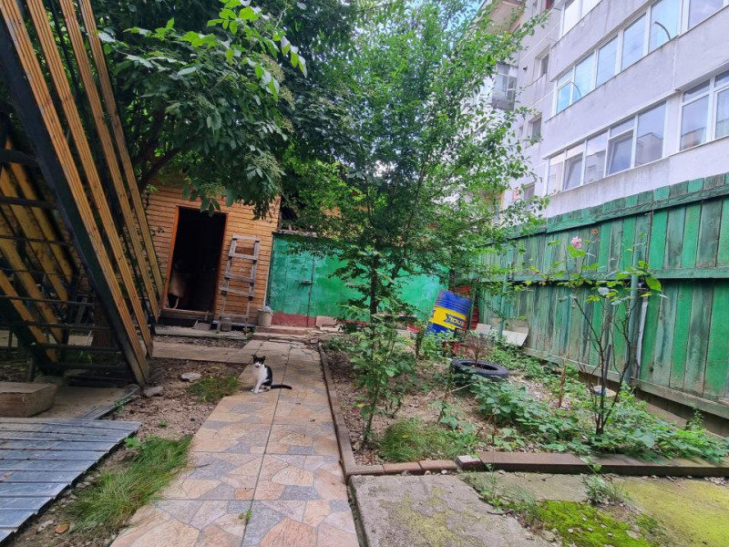 Garsonieră la casă- curte proprie- intrare separată- Martir Horia 