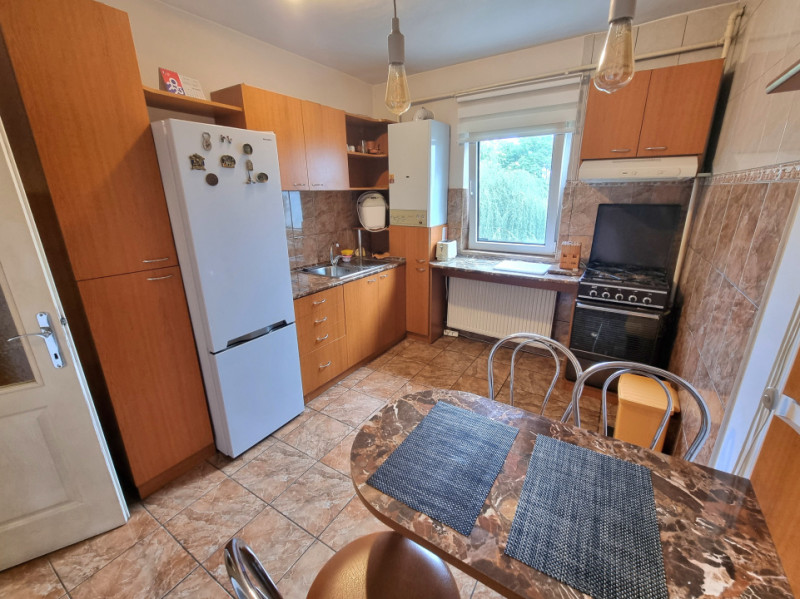 Bistrița Lac- Apartament 3 camere decomandate/etaj 2/mobilat/utilat 
