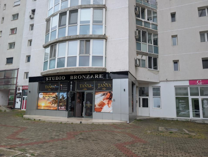 Spatiu comercial 9Mai 82 # peco Moll