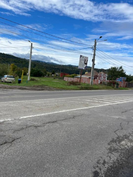 Teren Comănești, locație strategică !!!