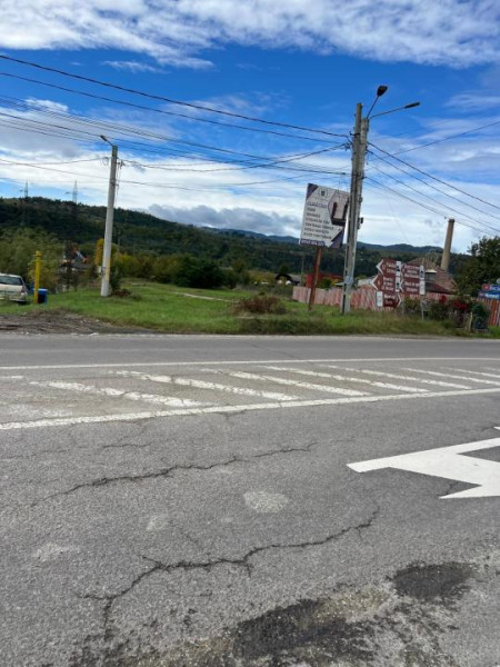 Teren Comănești, locație strategică !!!