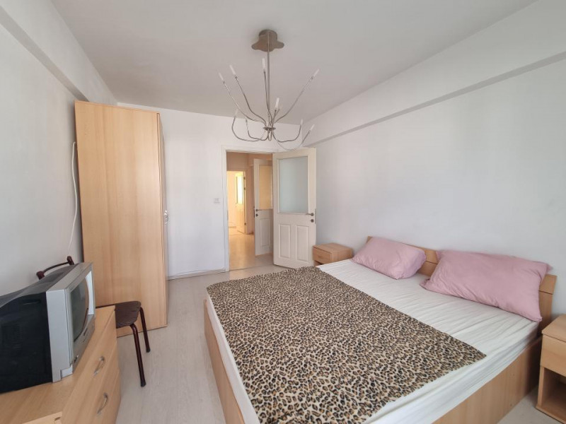 Ultracentral- Apartament 2 camere- mobilat-utilat- etaj intermediar 