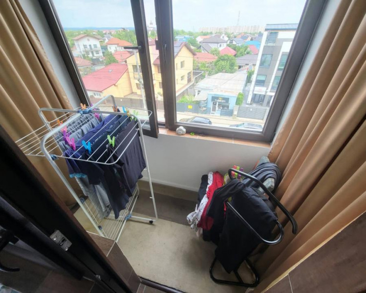 Apartament 3 camere, etaj intermediar, Mioritei (Martiri), cu parcare