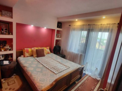 Apartament 3 camere, etaj intermediar, Mioritei (Martiri), cu parcare