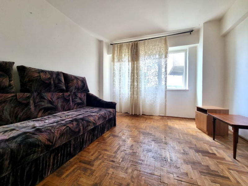 Ultracentral-bloc din 1986- Ap. 2 camere decomandate- etaj 3 cu lift