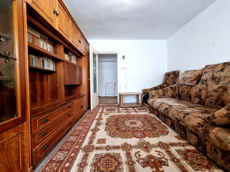 Ultracentral-bloc din 1986- Ap. 2 camere decomandate- etaj 3 cu lift